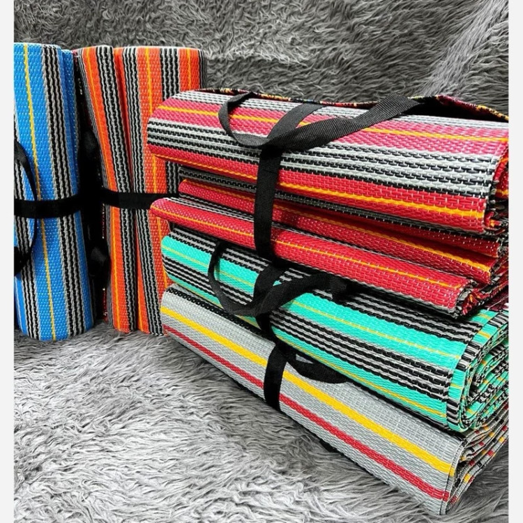 تصویر زیرانداز حصیری ۴ متری مسافرتی رنگین کمانی 